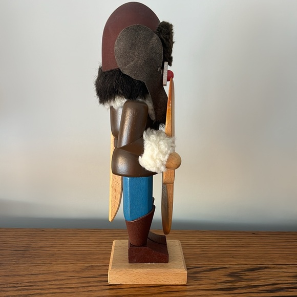 Aviator Nutcracker - Picture 7 of 10